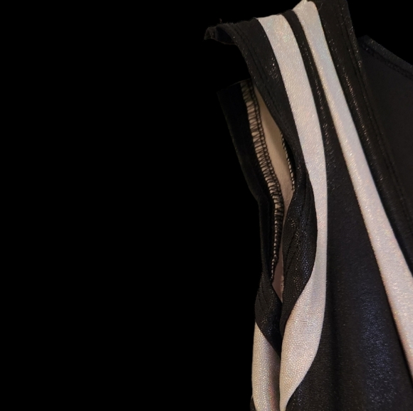 Scifi body suit by m8 costume designer.Blk/sliver metallic V neck fitted.Size M. - Picture 3 of 6